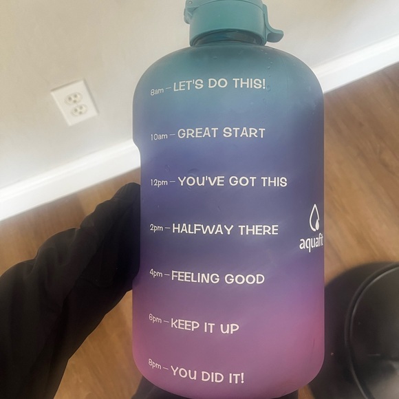 Aqua fit 1 gallon water bottle with handle. - Picture 3 of 4